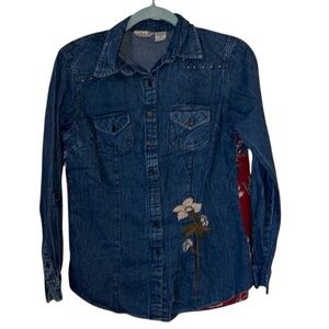 🌹LOLA P. DENIM EMBROIDERY FLORAL BACK SHIRT